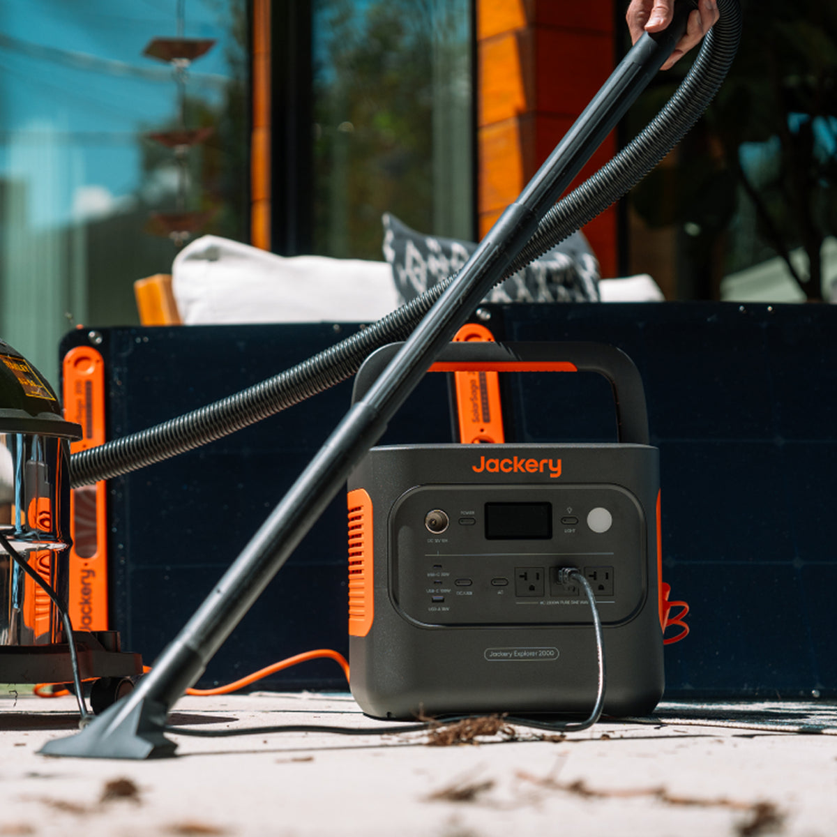 Jackery Solar Generator 2000 v2 + Solar Saga 500W